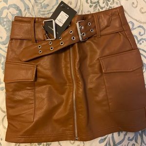 Brown leather skirt with silver belt buckle brand new